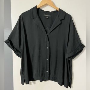 Banana Republic short sleeve button down. Like new!